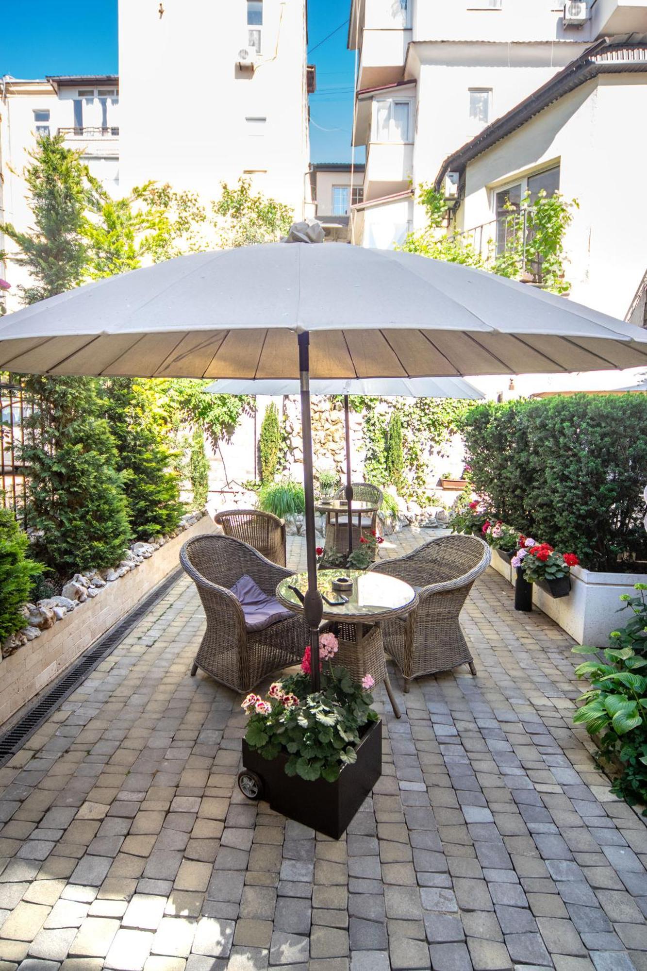 Shato Luxe Odesa Exterior photo