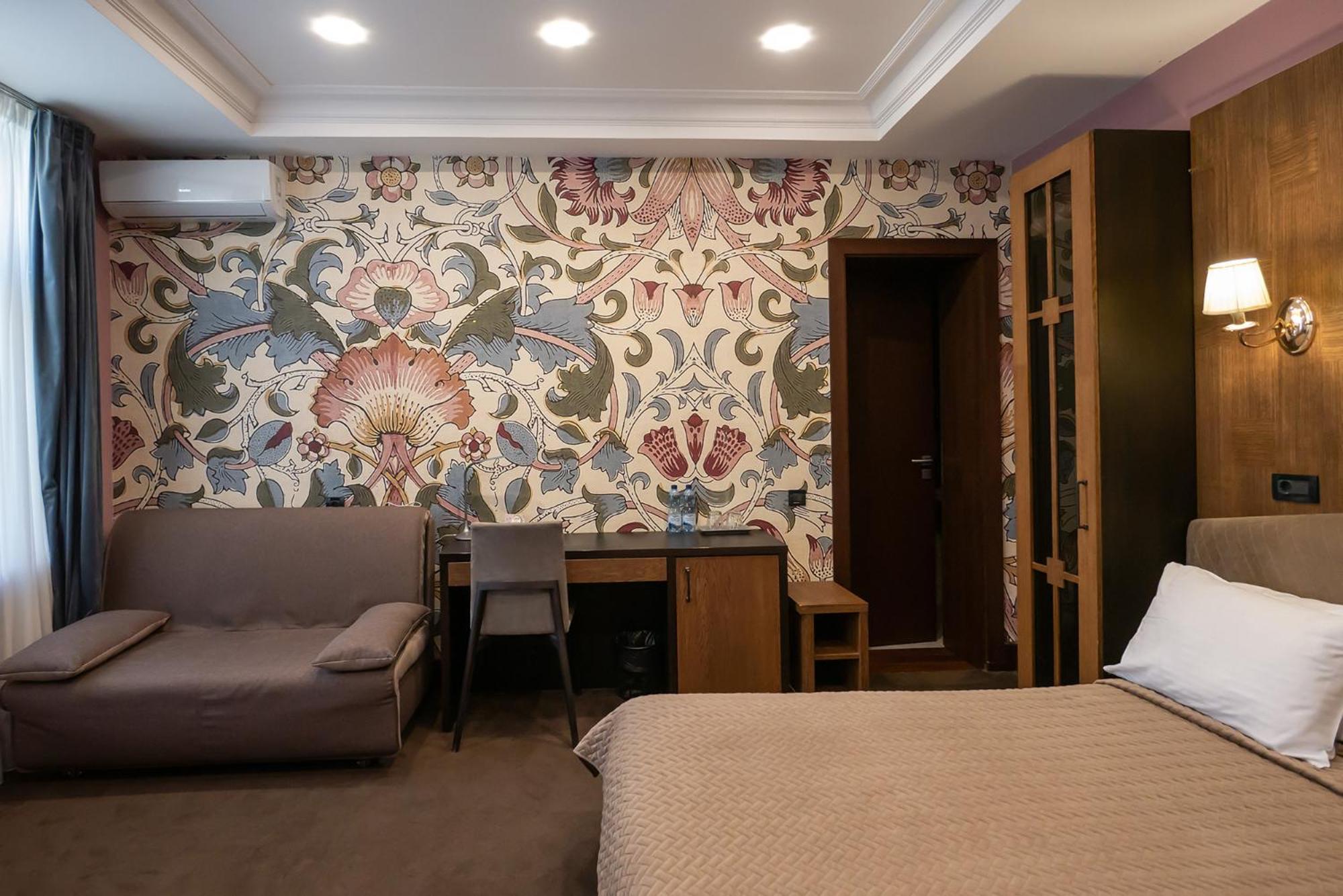 Shato Luxe Odesa Exterior photo