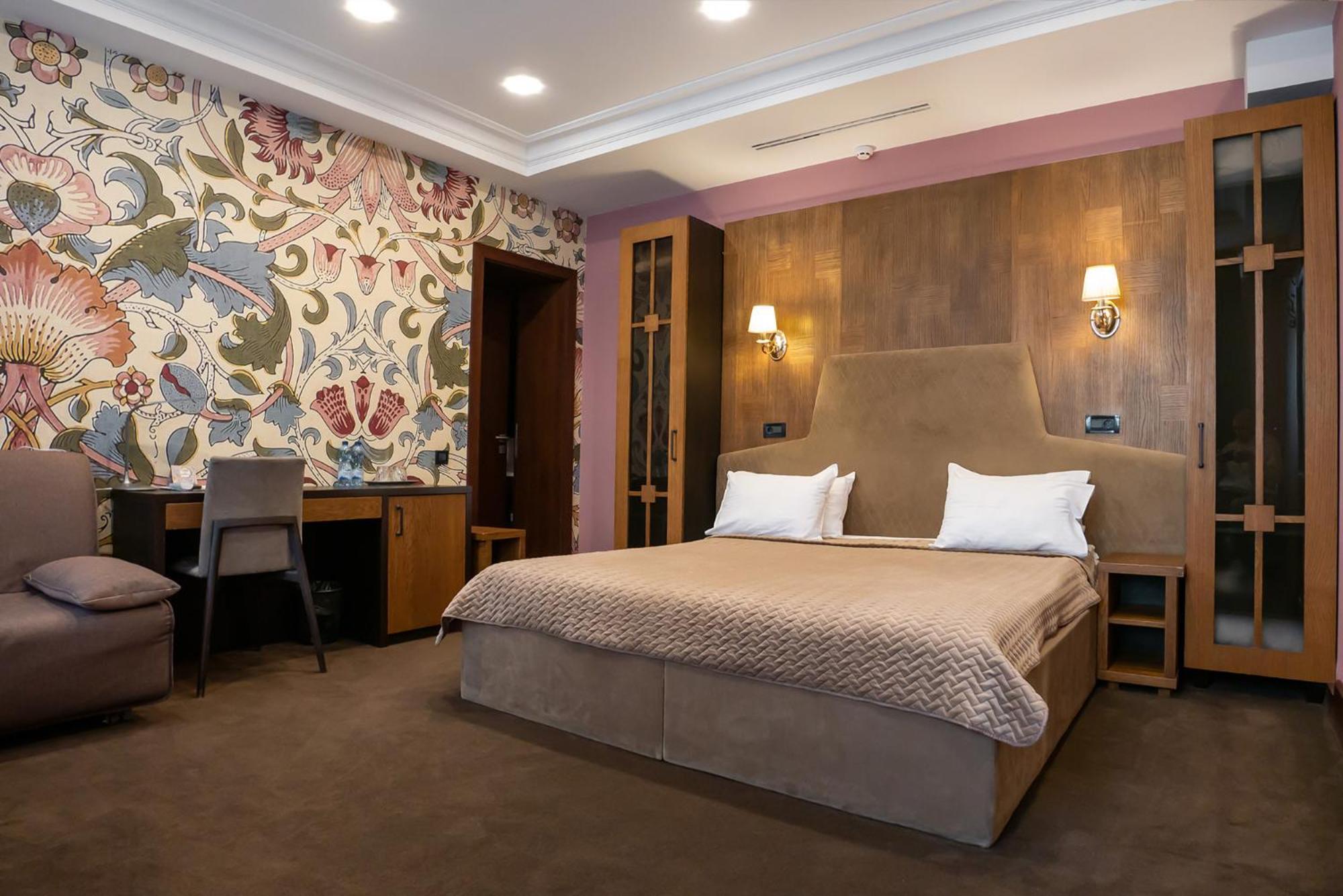 Shato Luxe Odesa Exterior photo
